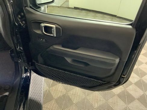 Used 2023 Jeep Wrangler Unlimited Sahara AWD/4WD image 32