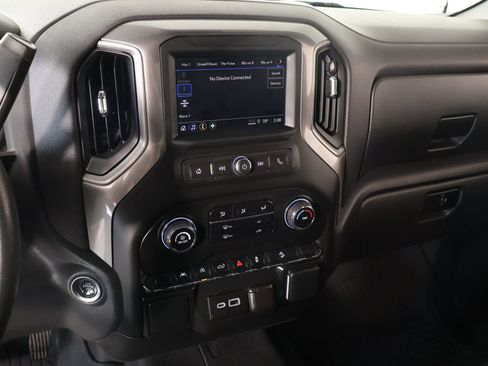 Used 2025 Chevrolet Silverado 1500 Custom Trail Boss AWD/4WD image 5