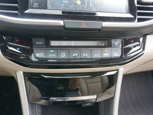 Used 2016 Honda Accord EX image 12