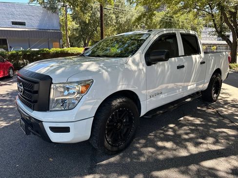 Used 2021 Nissan Titan S RWD image 3