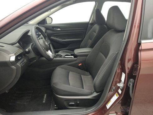 Used 2024 Nissan Altima 2.5 SV image 17