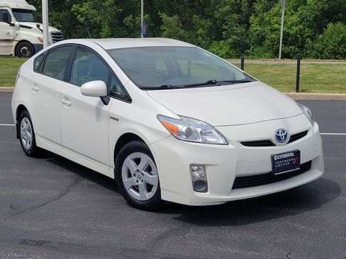 Used 2011 Toyota Prius Three w/ Navigation Pkg FWD image 2