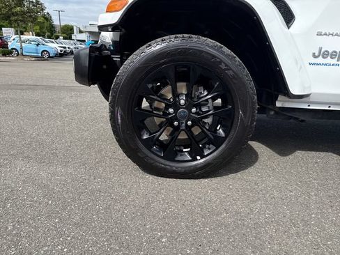 Used 2024 Jeep Wrangler Unlimited Sahara AWD/4WD image 27