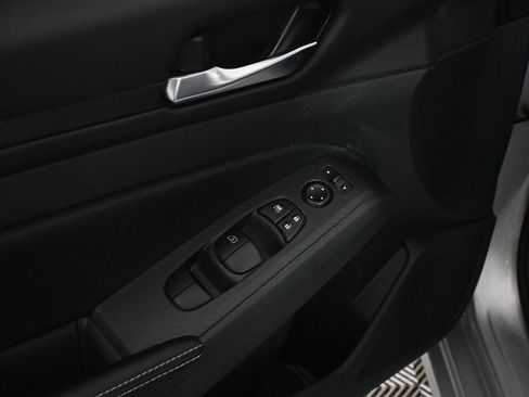 Used 2024 Nissan Altima 2.5 SV image 8