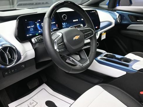 Used 2025 Chevrolet Equinox EV LT w/ Convenience Package II FWD image 14