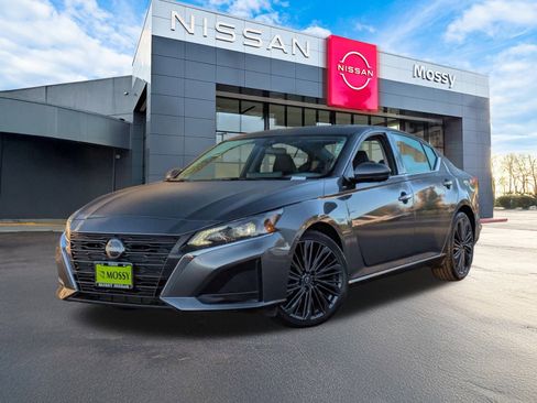 Used 2023 Nissan Altima 2.5 SL image 1