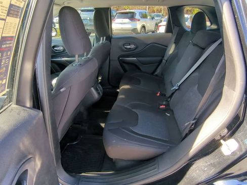 Used 2021 Jeep Cherokee Latitude image 32