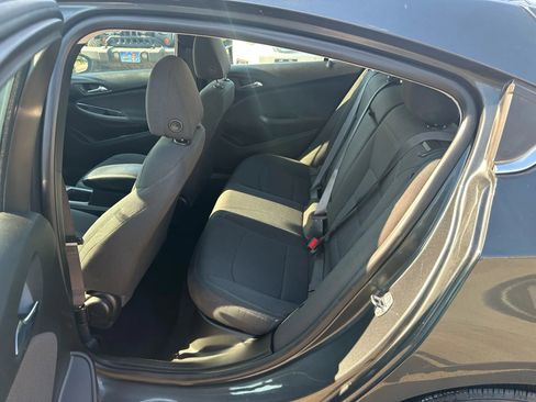 Used 2017 Chevrolet Cruze LT image 9