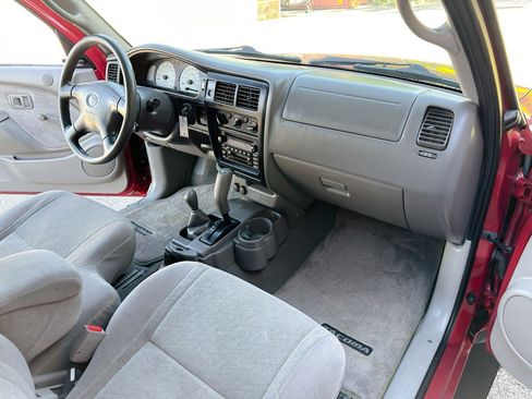 Used 2004 Toyota Tacoma 4x4 Xtracab w/ SR5 Pkg image 21