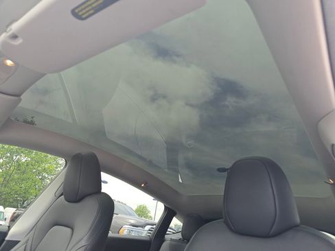 Used 2025 Tesla Model Y Long Range RWD image 3