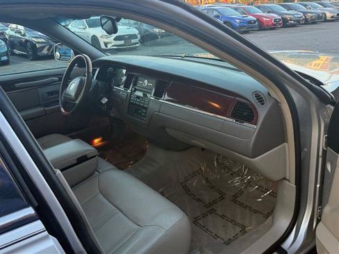 Used 2004 Lincoln Town Car Ultimate image 7