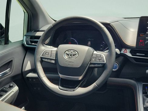 Used 2021 Toyota Sienna XSE FWD image 12