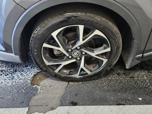 Used 2018 Toyota C-HR XLE image 34