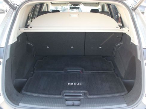 Used 2022 Nissan Rogue Platinum w/ Head-Up Display Package FWD image 11