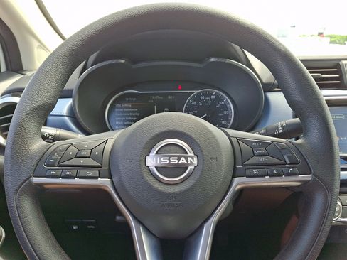 Used 2025 Nissan Versa SV FWD image 18