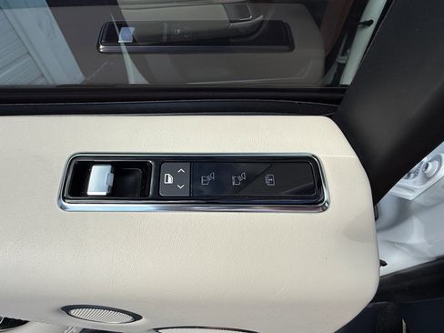 Used 2018 Land Rover Range Rover Autobiography image 31