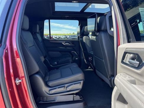 New 2026 GMC Yukon XL Denali w/ Denali Reserve Package AWD/4WD image 32