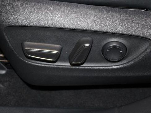 Certified 2021 Toyota Highlander XLE image 34