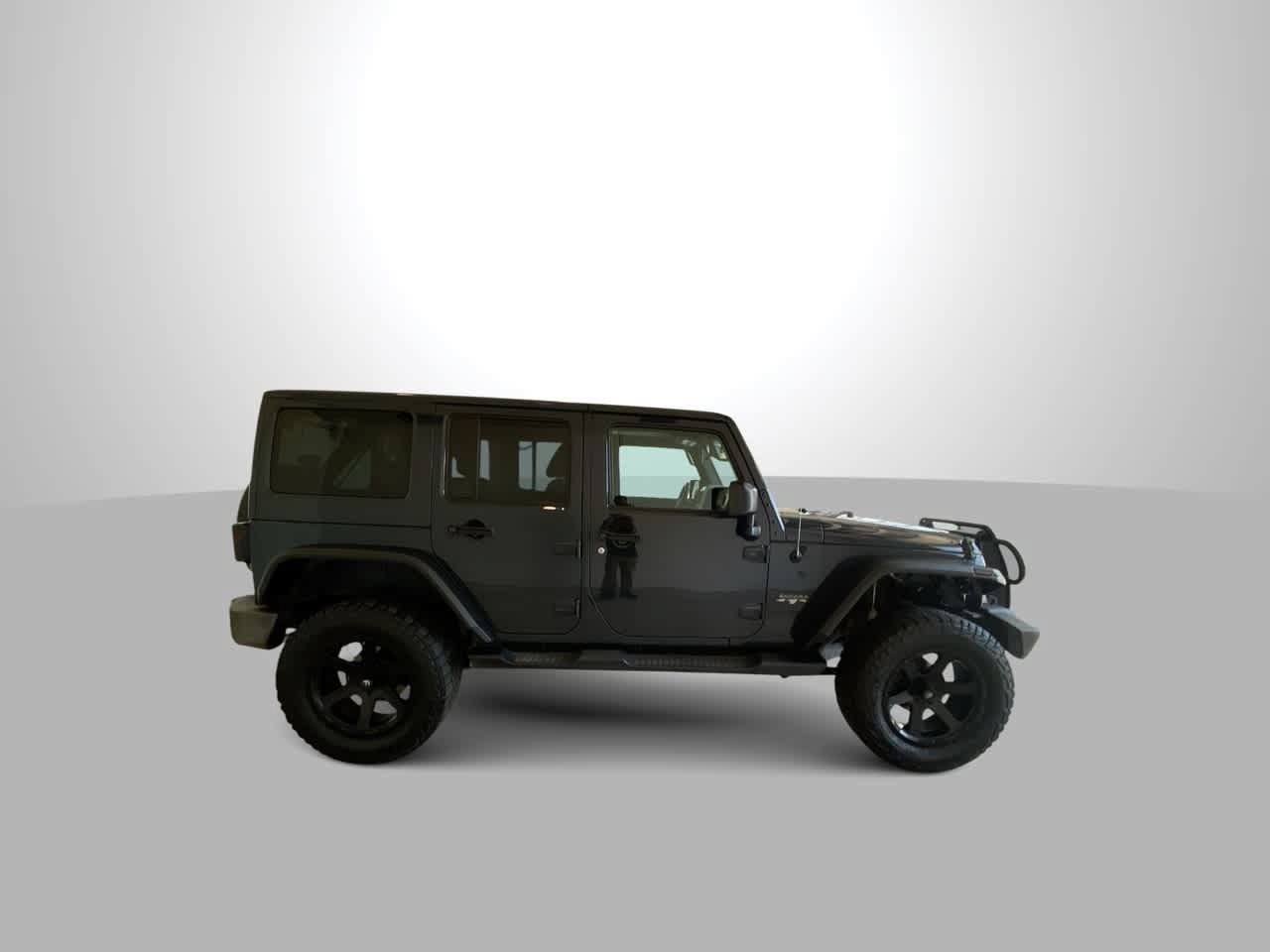 Used 2016 Jeep Wrangler Unlimited Sahara AWD/4WD image 9