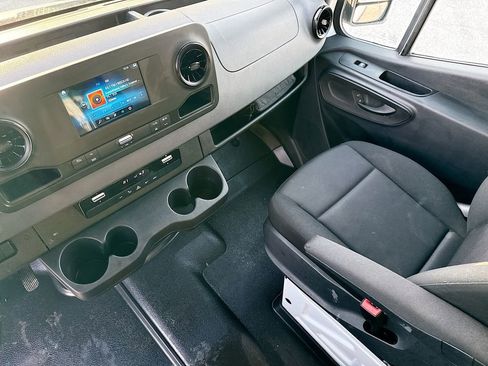 Used 2022 Mercedes-Benz Sprinter 2500 image 24