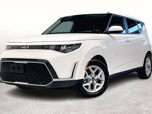 Used 2025 Kia Soul LX image 14