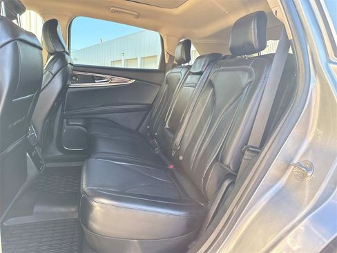 Used 2021 Lincoln Nautilus Reserve image 12