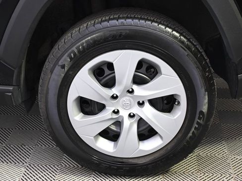 Used 2022 Toyota RAV4 LE image 20