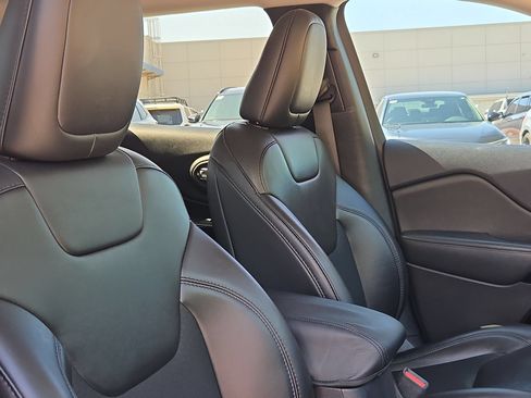 Used 2020 Jeep Cherokee Latitude Plus FWD image 29