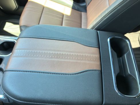 Used 2025 Chevrolet Silverado 1500 High Country w/ High Country Premium Package AWD/4WD image 40