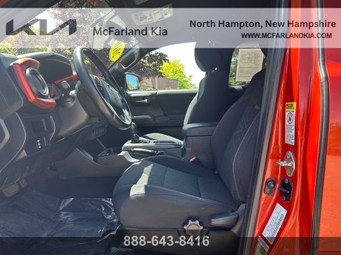 Used 2016 Toyota Tacoma TRD Off-Road w/ Premium & Technology Package AWD/4WD image 13