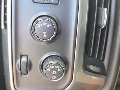 Used 2018 Chevrolet Silverado 2500 LTZ w/ Vortec Plus Package AWD/4WD image 18