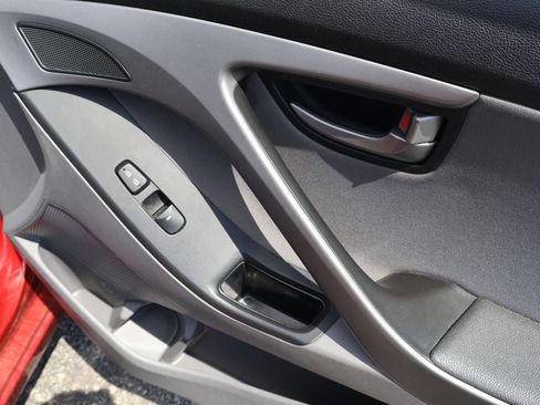 Used 2015 Hyundai Elantra SE w/ Option Group 02 FWD image 10