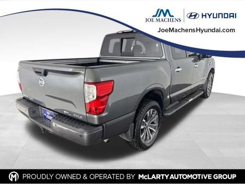 Used 2017 Nissan Titan SL AWD/4WD image 7