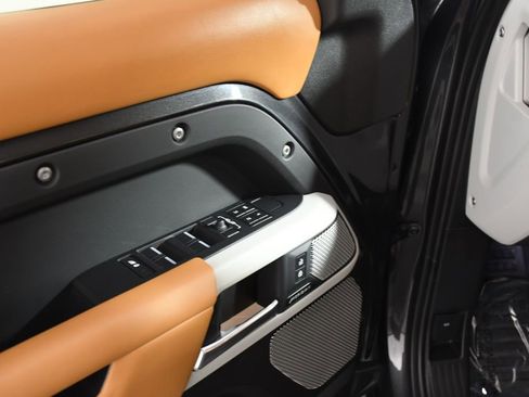 Used 2023 Land Rover Defender 130 First Edition image 15