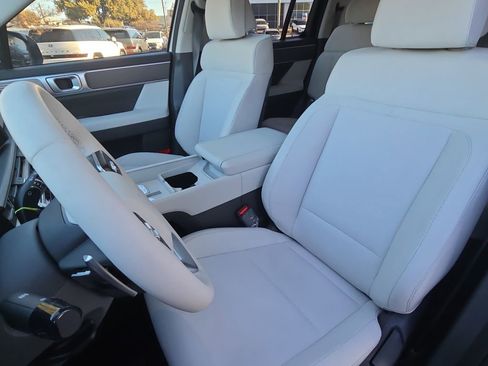 New 2026 Hyundai Santa Fe SE image 16