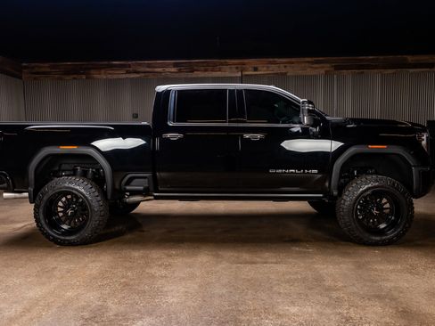 Used 2024 GMC Sierra 2500 Denali Ultimate w/ Max Trailering Package image 11