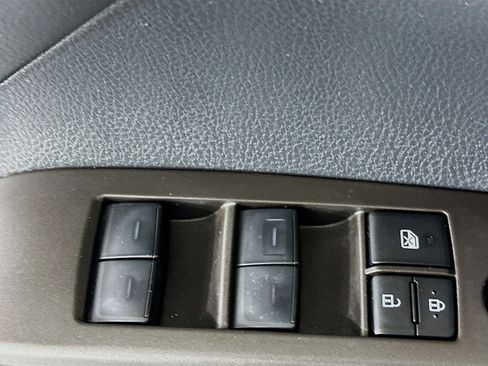 Used 2023 Toyota Camry SE image 14