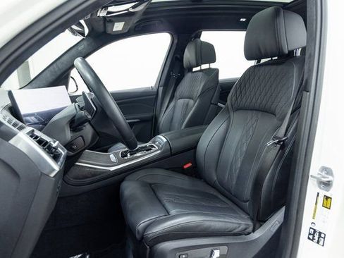 Certified 2025 BMW X7 M60i image 24