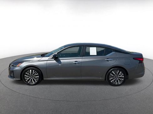 Used 2024 Nissan Altima 2.5 SV image 9