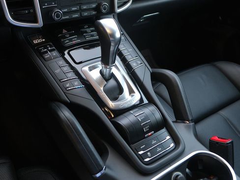 Used 2017 Porsche Cayenne S image 23