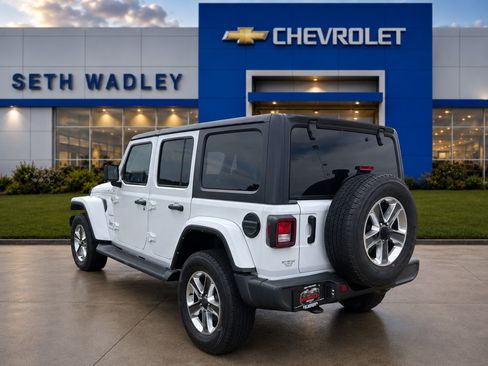 Used 2022 Jeep Wrangler Unlimited Sahara AWD/4WD image 5