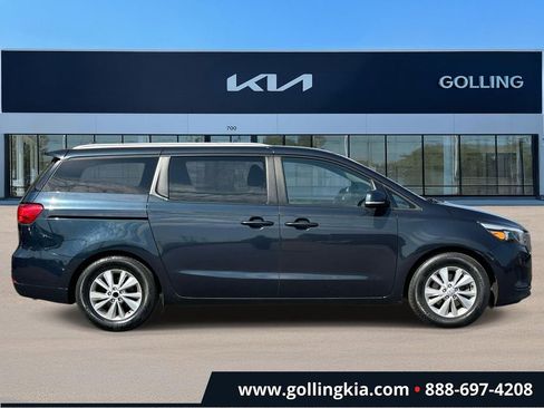 Used 2017 Kia Sedona LX w/ LX Essentials Premium Package FWD image 2