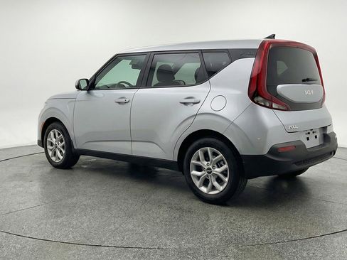 Used 2025 Kia Soul LX w/ LX Technology Package FWD image 6
