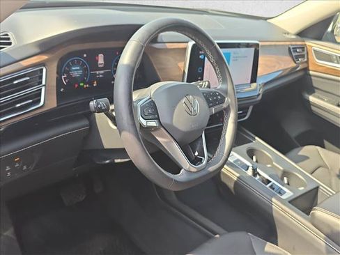 Used 2024 Volkswagen Atlas SE FWD image 11