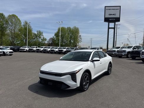 Used 2025 Kia K4 FWD image 1