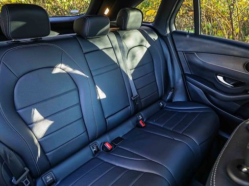 Used 2022 Mercedes-Benz GLC 300 4MATIC image 25