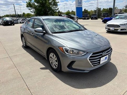 Used 2017 Hyundai Elantra SE w/ Cargo Package FWD image 3
