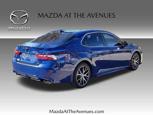 Used 2023 Toyota Camry SE w/ Cold Weather Package image 4