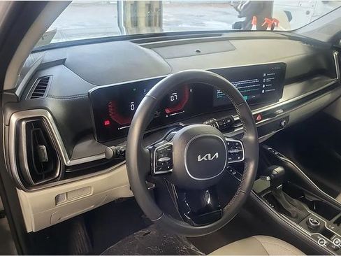 Used 2025 Kia Sorento S w/ Panoramic Sunroof Package image 12