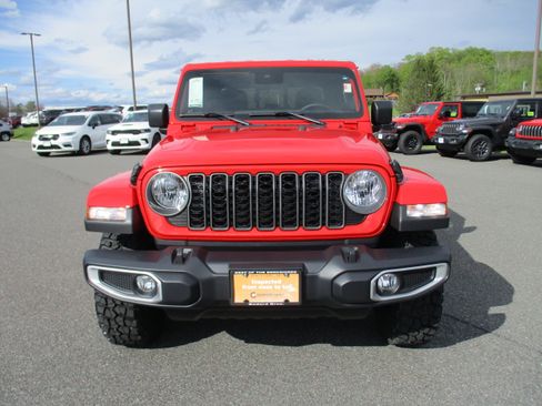 Certified 2025 Jeep Gladiator Sport AWD/4WD image 2
